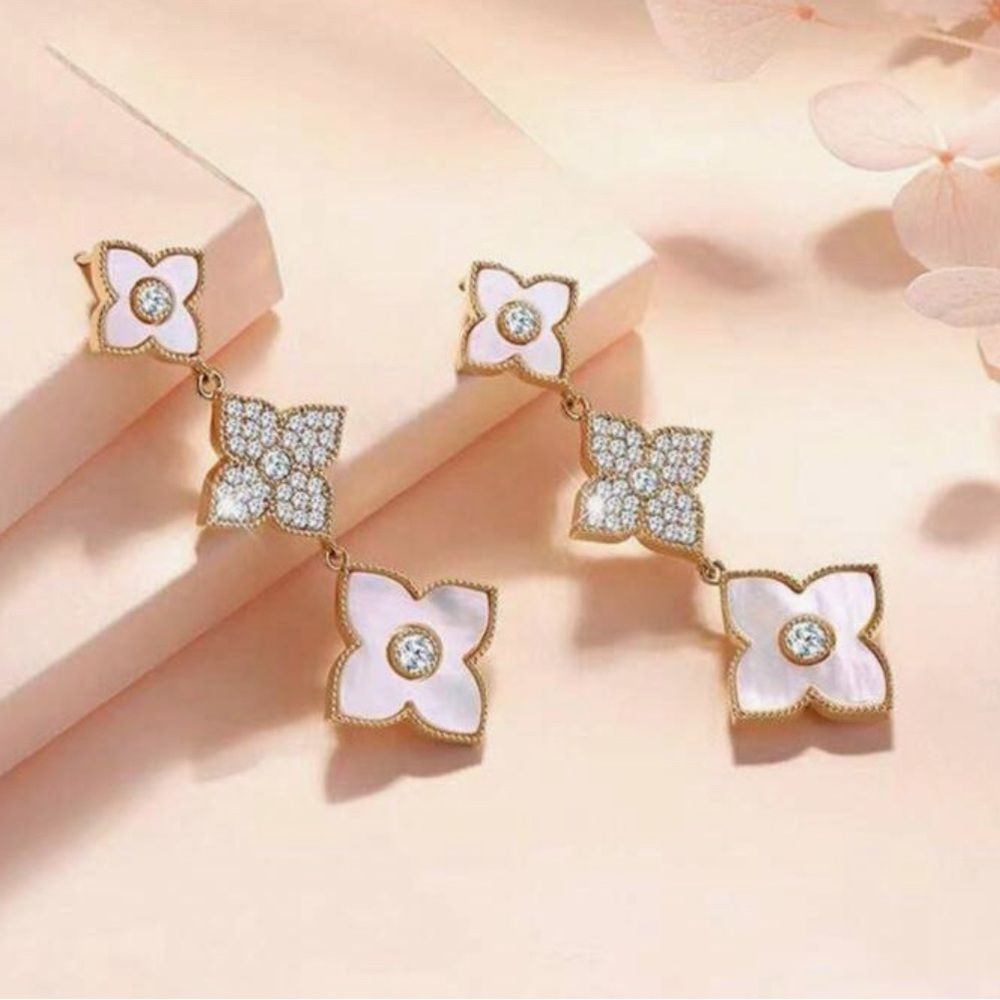 NEW! *French Girl* Fun Flirty Parisienne-Style Earrings